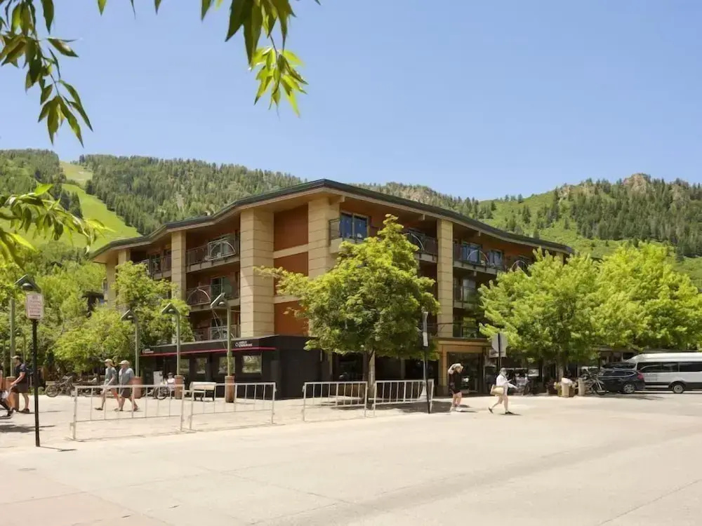 3 Bedroom Premier Vacation Rental in Heart of Downtown Aspen - Walk to Gondola!