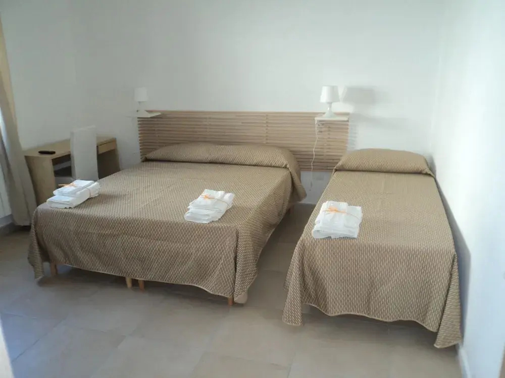 Standard Triple room