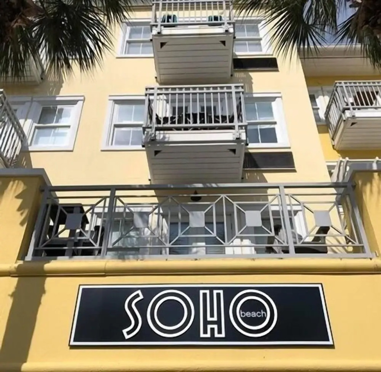 Golden On 30a 1 Bedroom Condo by RedAwning
