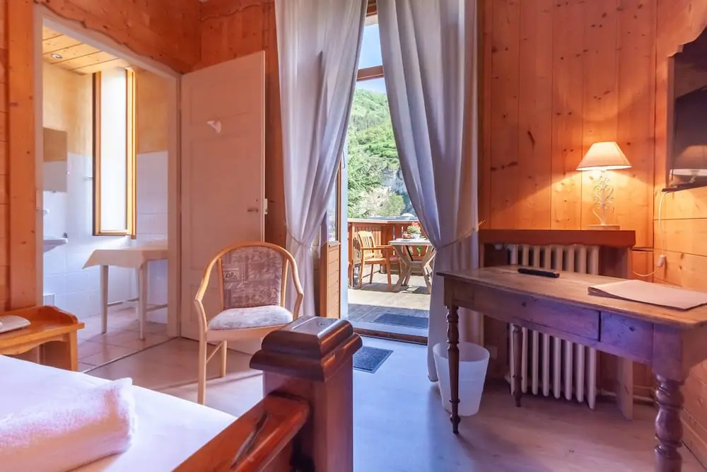 Superior Double room with mountain view (full double bed)
