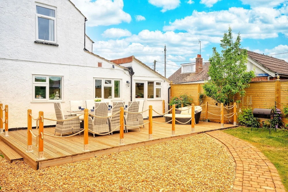 Norfolk Luxe Beach House Sleeps 8 Dog Friendly