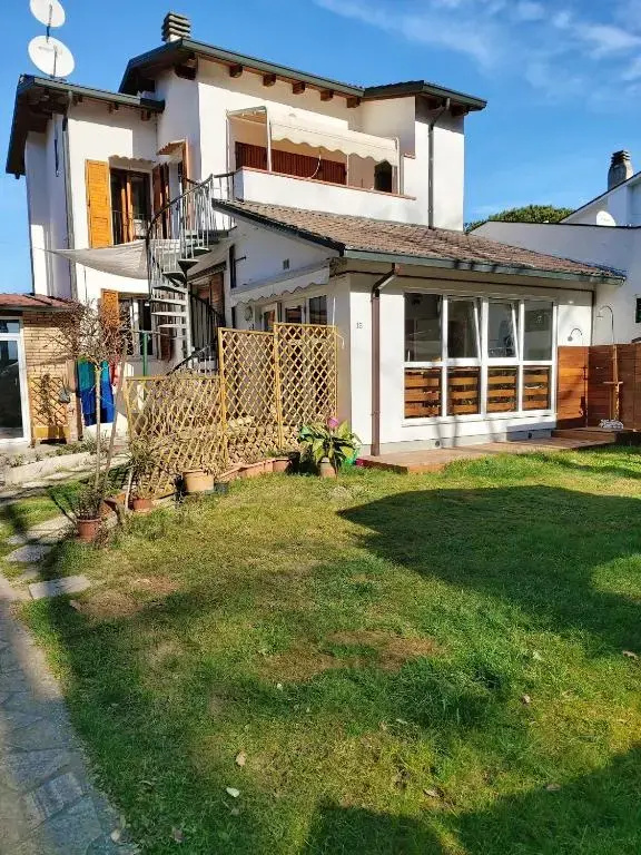 3 bedrooms house at Marina di Ravenna 400 m away from the beach with enclosed garden and wifi