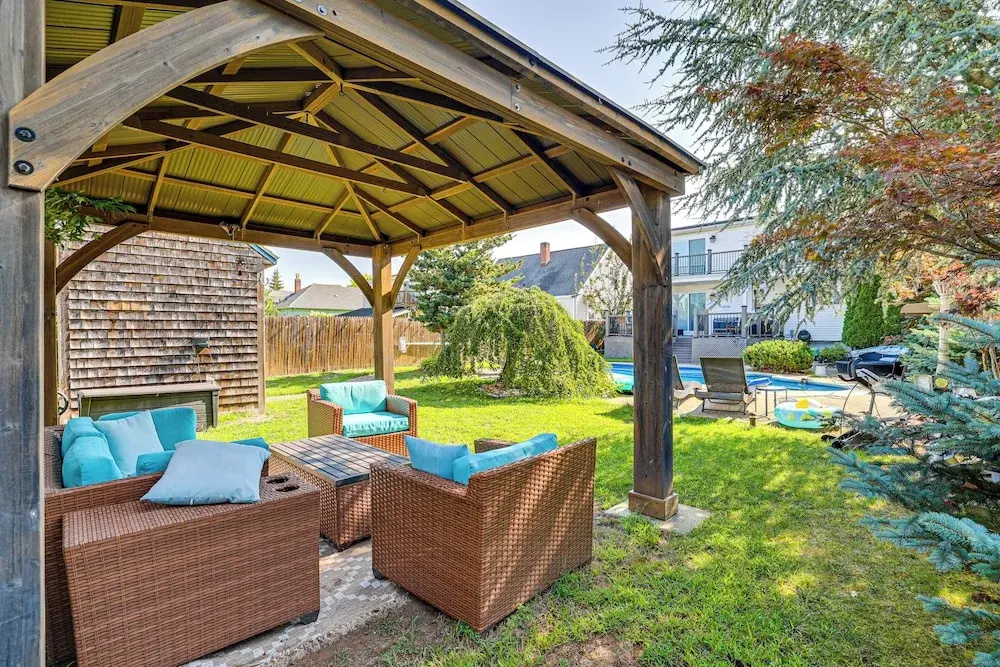 Near Yale & Lighthouse Point Beach: Home w/ Pool!