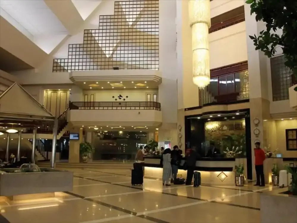 Regent Plaza Hotel & Convention Centre — фото 2