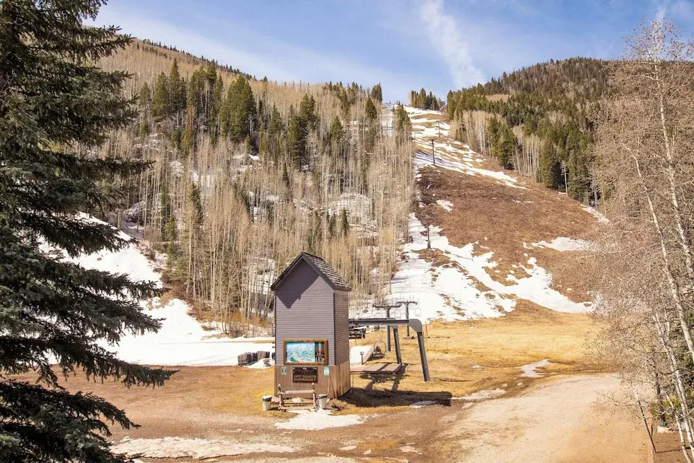 Cimarron Lodge 22 by Avantstay Ski-in/ski-out Property in Complex w/ Two Hot Tubs! Permit#12986