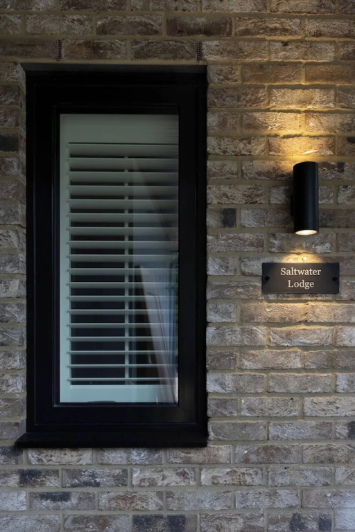 Stylish New Apartment in Central Seaview - 5 Star Comfort!
