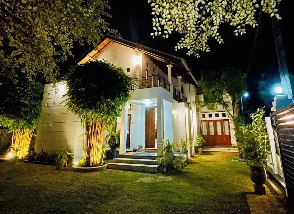 Cenreeza Airport Villa