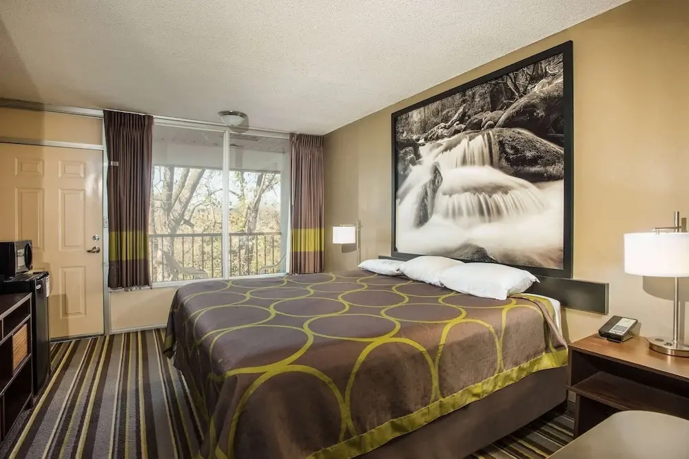 Standard Double room with balcony (full double bed)