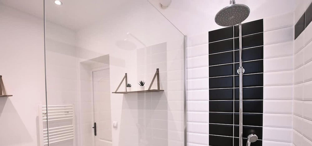 Afficher la photo 7 — La Maison Citadine Garage Wifi Lavelinge 4pers