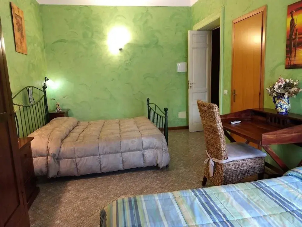 Standard Double room with city view (full double bed)