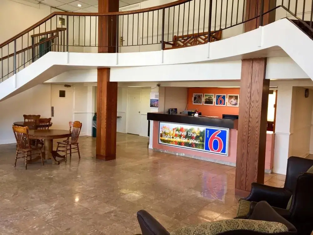 Lobby & Reception