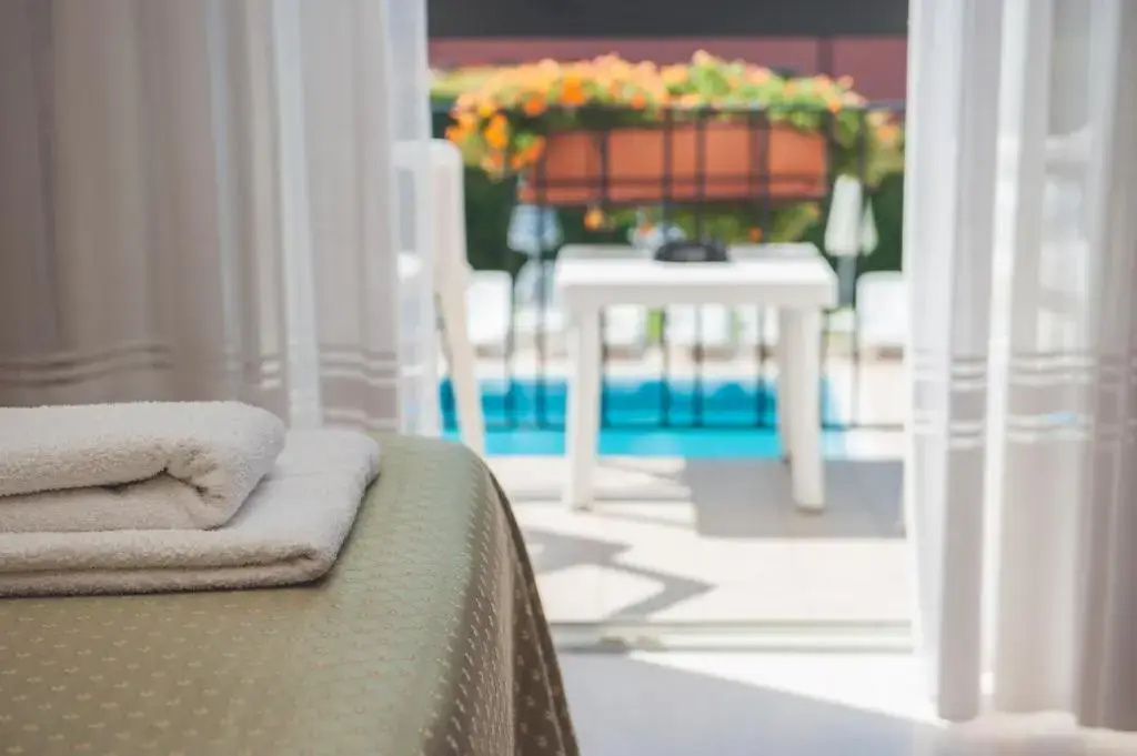 Standard Double room with balcony (full double bed)