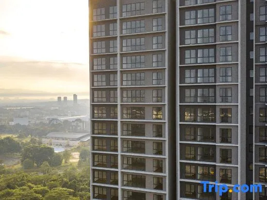 NEW Designer Condo - Panoramic Forest View - Steps To IOI City Mall - Your Best Urban Retreat