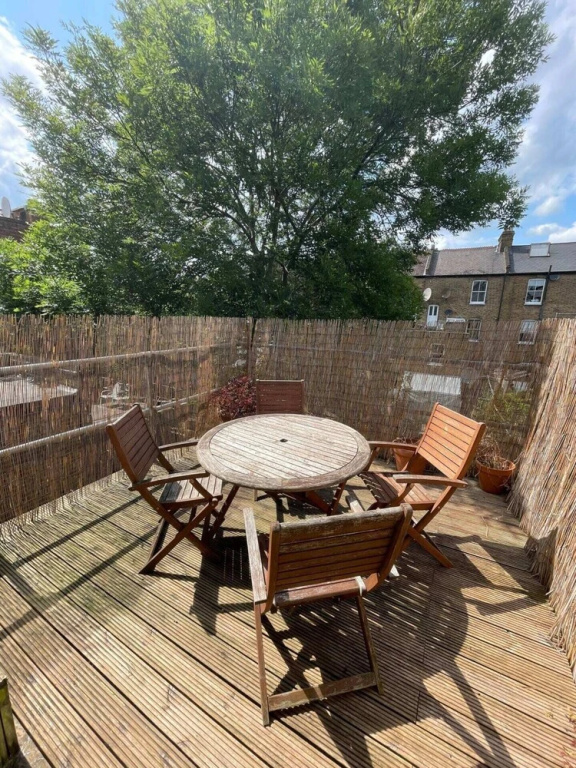 Stylish 1BD Flat With Private Terrace - Kilburn