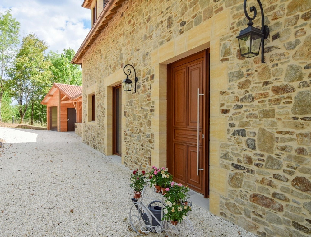 Elegant 10-guest Villa With Pool & Castle Views