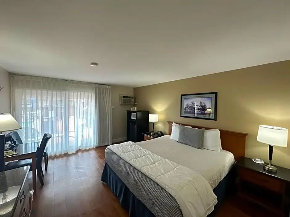 Deluxe Double room with balcony (full double bed)