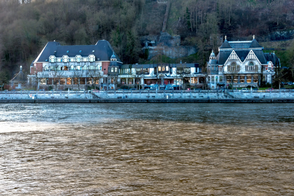 Beach & Waterfront