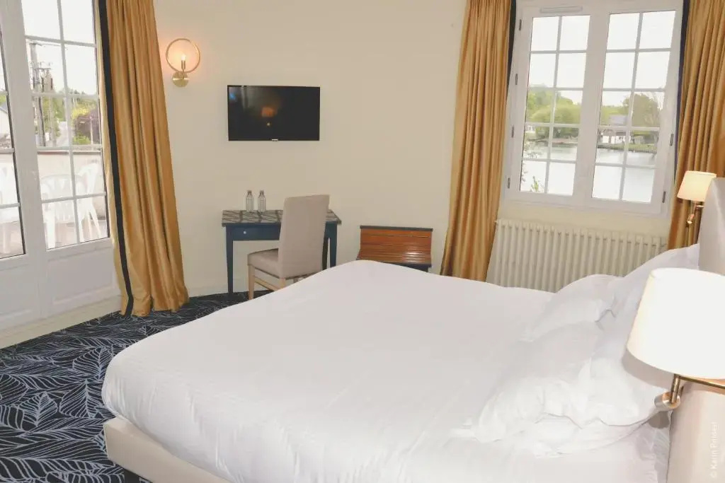 Superior Double room (full double bed)