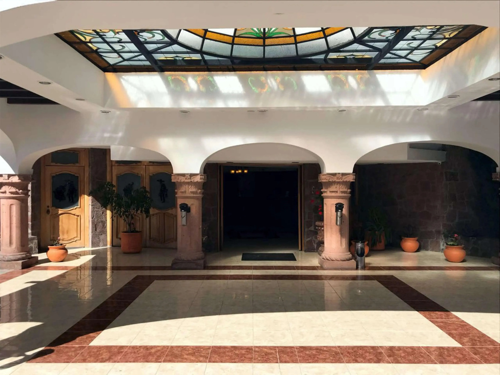 Lobby & Reception