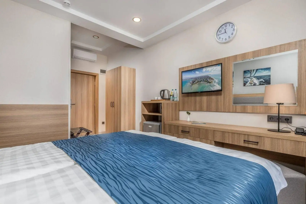 Repin Hotel Room Type - Standard Double room with balcony full double bed