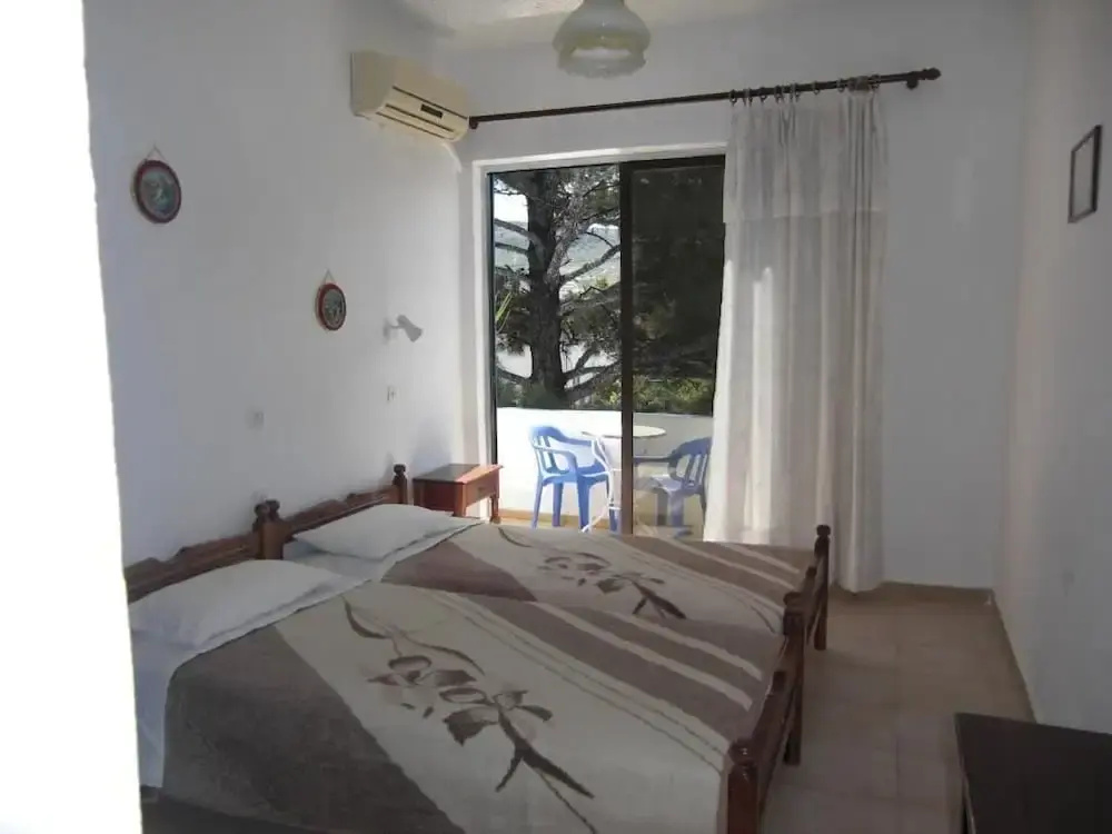 Economy room