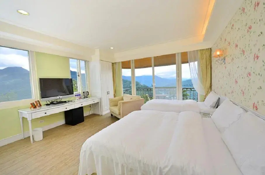Standard Quadruple room with view