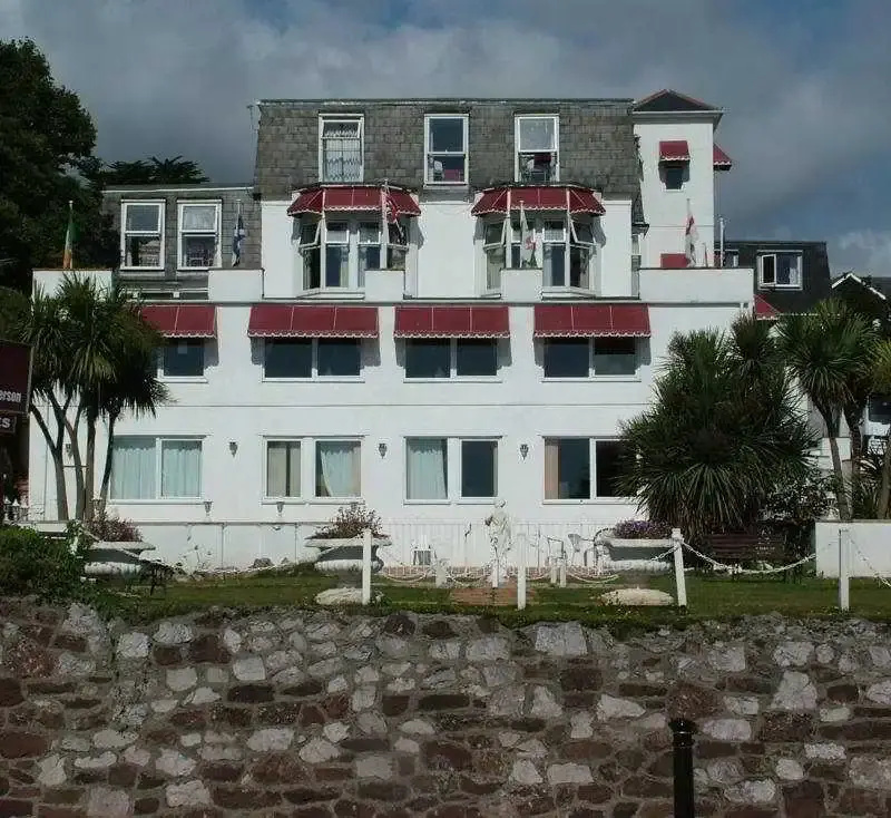 Waters Edge Hotel