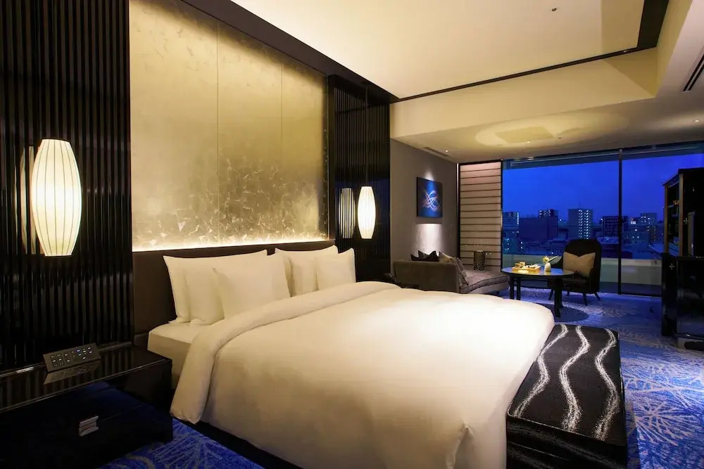 Luxury Double room with balcony and with city view (full double bed)