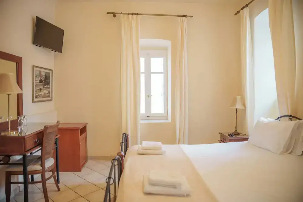 Economy room