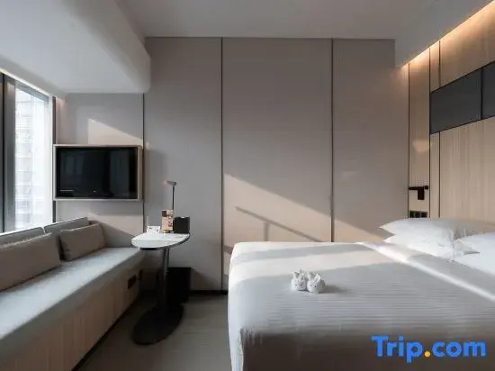 Deluxe Double room (full double bed)
