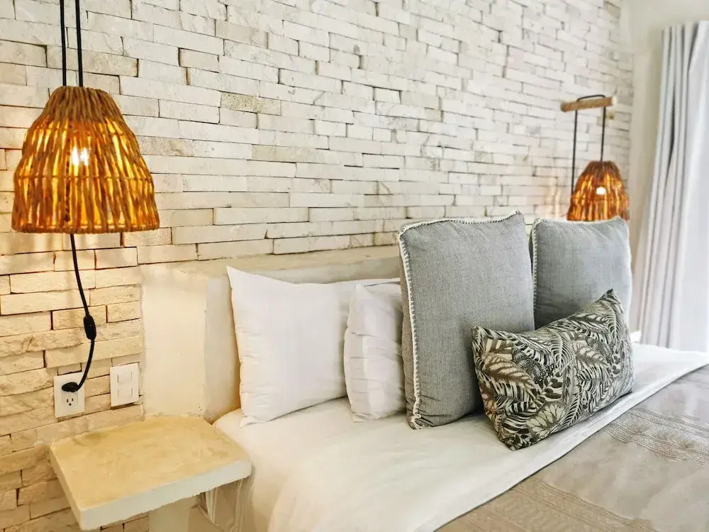 Standard room with partial ocean view