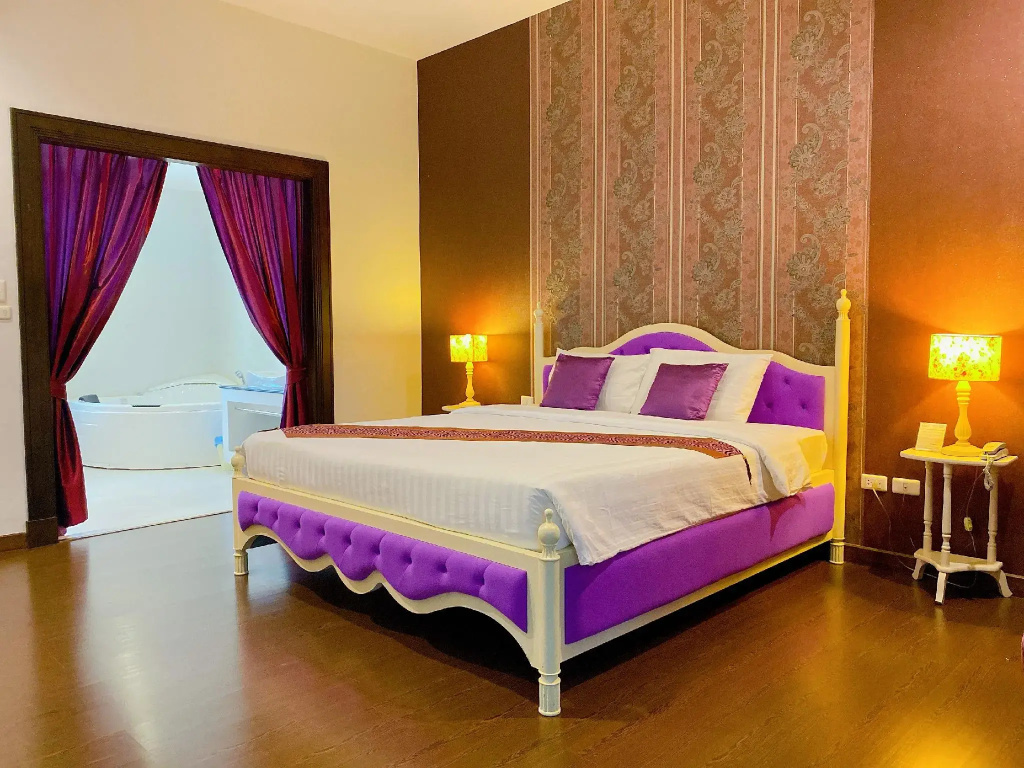Deluxe Double Suite full double bed