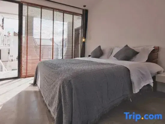 Standard Double room with garden view (full double bed)