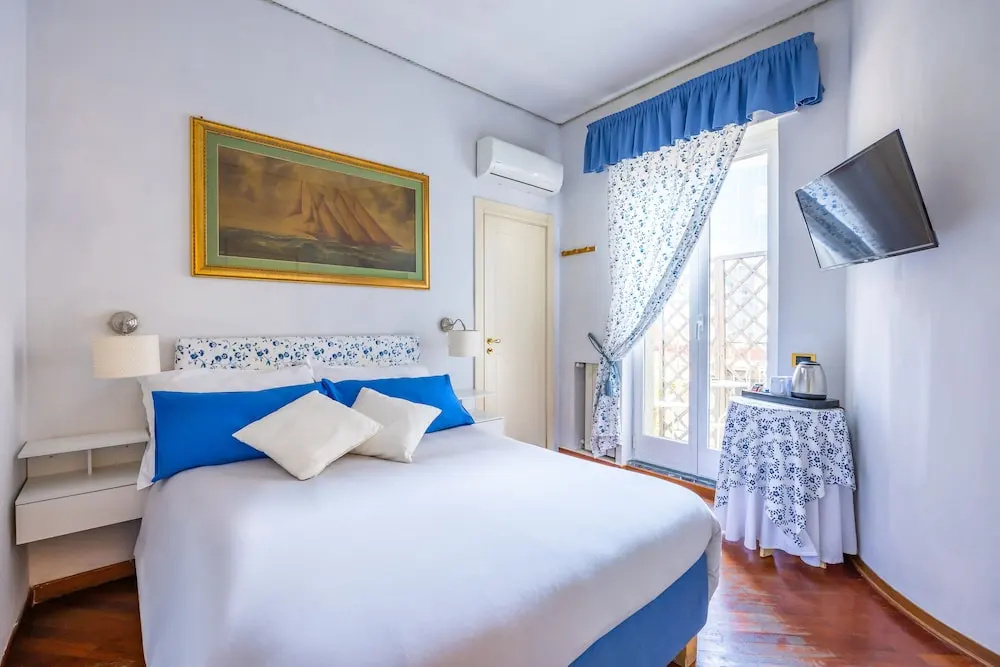 Standard Double room with balcony (full double bed)