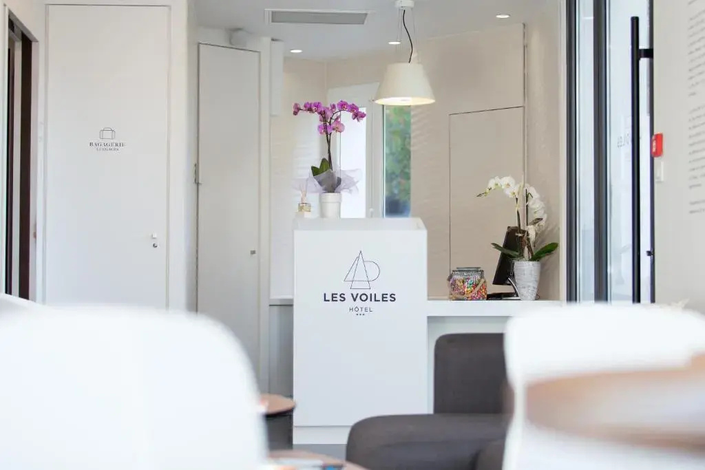 Lobby & Reception