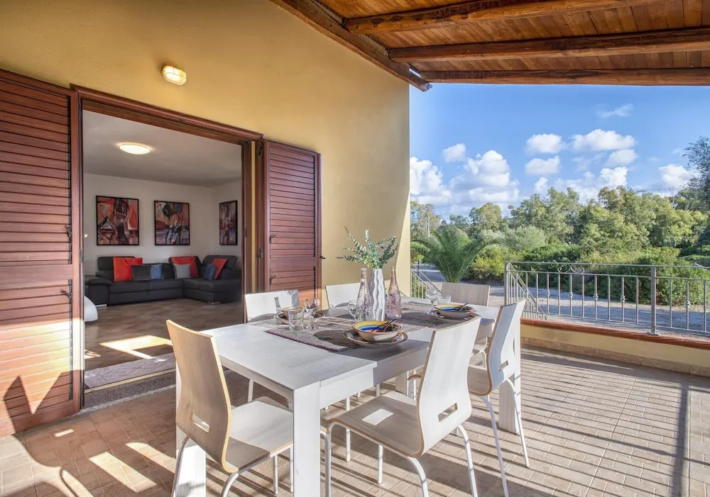 Sardinia Re - Villa Gialla