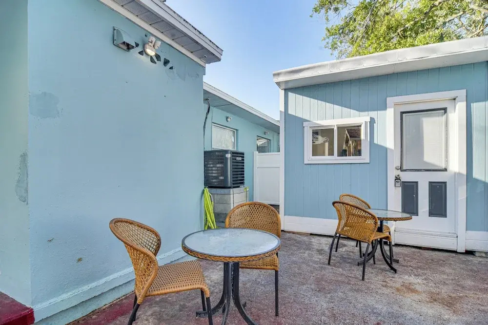 Indian Rocks Beach Retreat, Walk to Gulf & Beaches