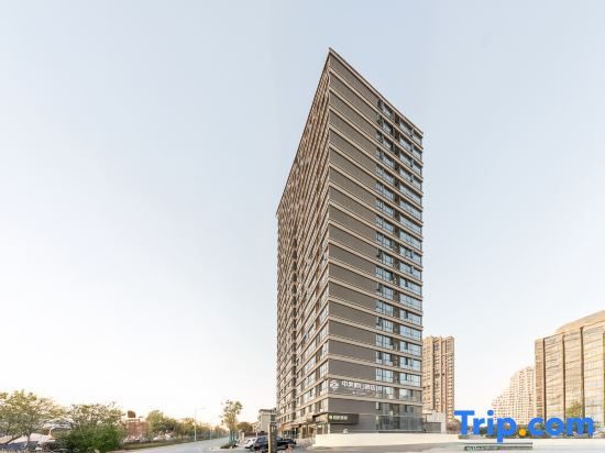 Zhongyi Holiday Hotel (Xiangyang Greenland Central Plaza)