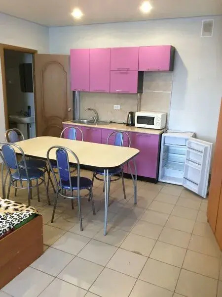 Кровать в общем номере в Колос