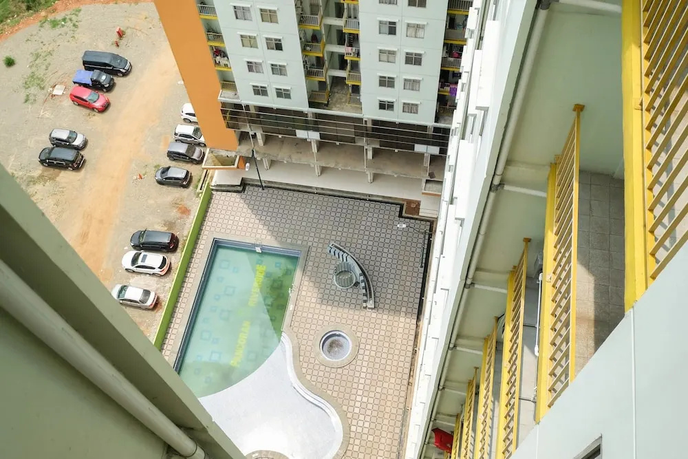 Simple 2BR Pancoran Riverside Apartment By Travelio