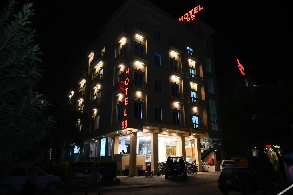 Hotel 99