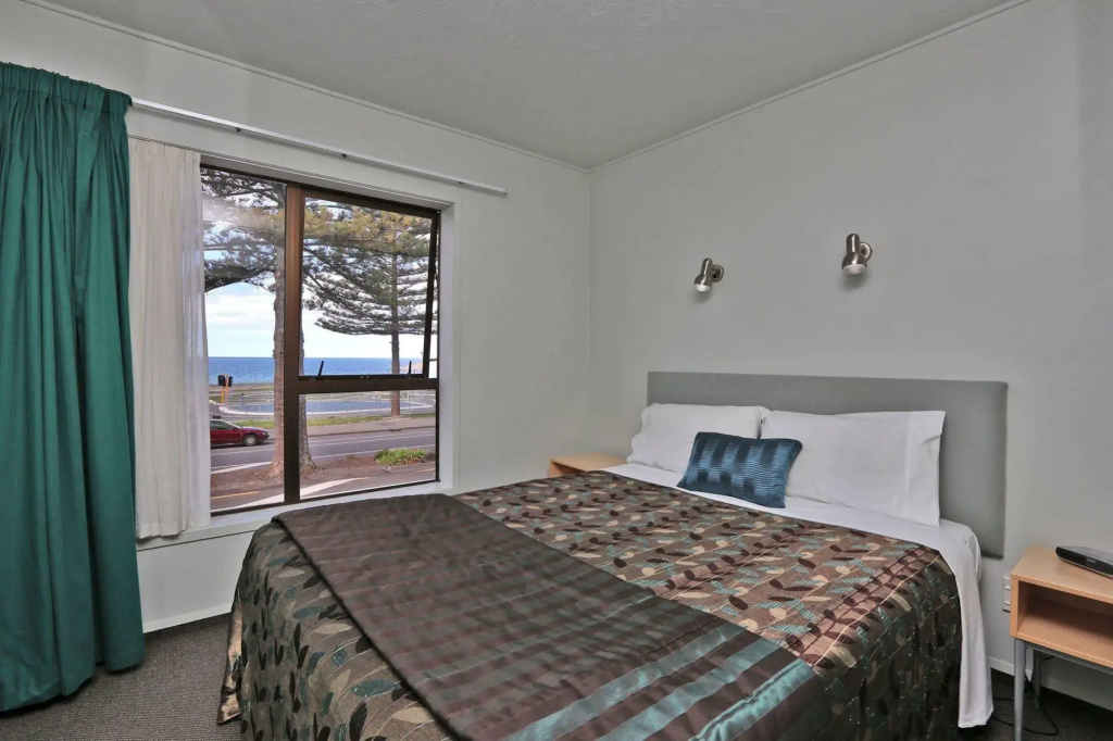 Edgewater Motor Lodge