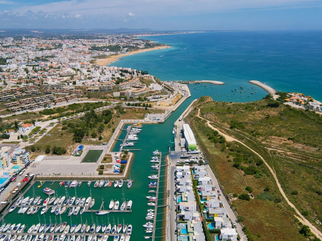 Beach & Waterfront