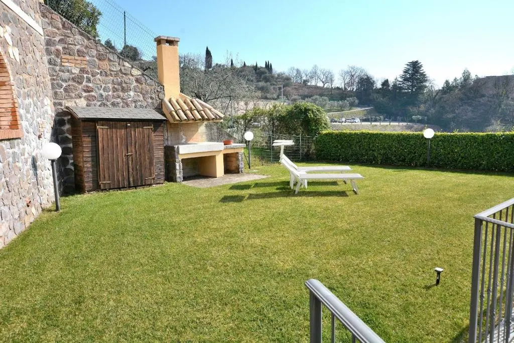 Blue Apartment in Marciaga di Costermano