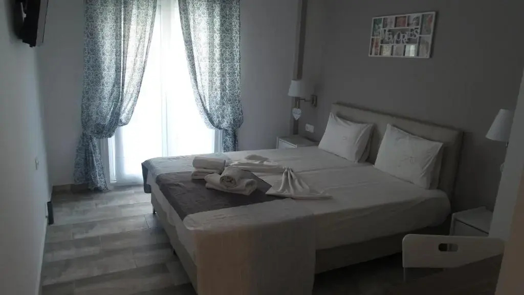 Standard Double room with balcony and with sea view (full double bed)