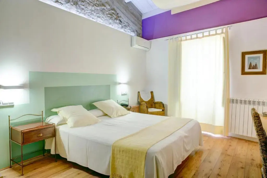 Double room (full double bed)