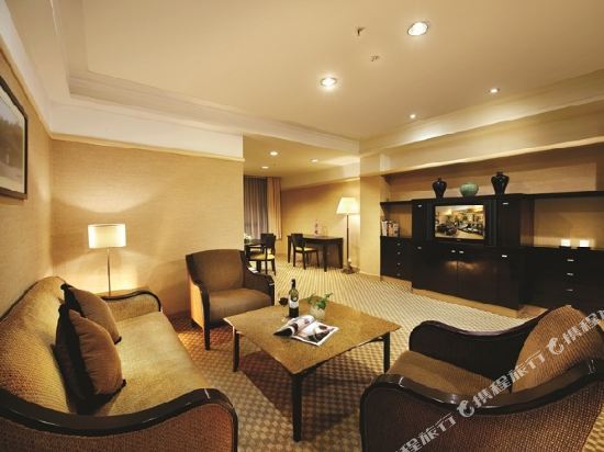 Pacific Regency Hotel Suites