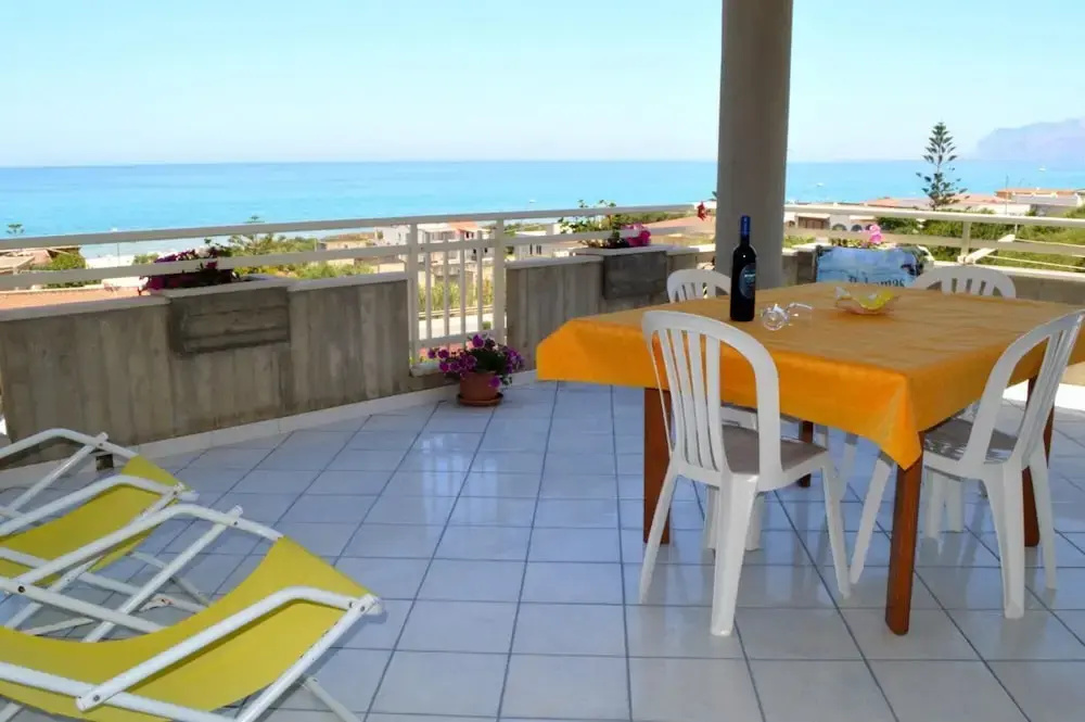Al025a in Alcamo With 3 Bedrooms and 1 Bathrooms