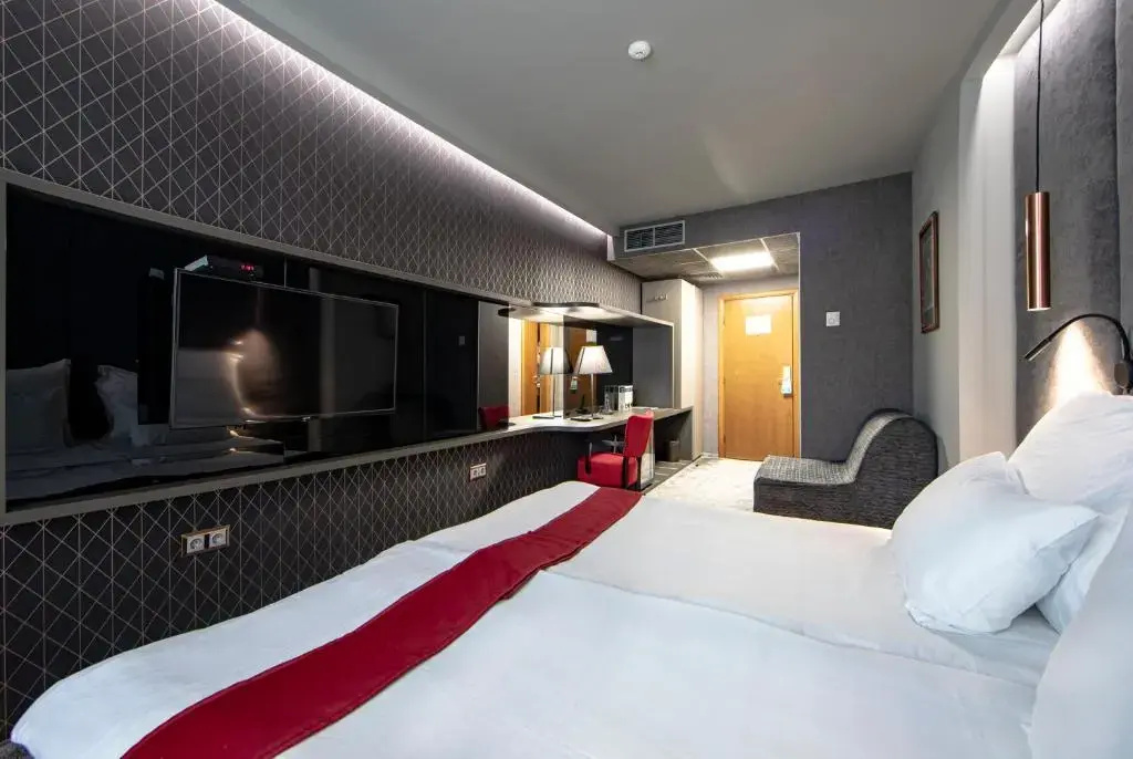 Deluxe Double room with garden view (full double bed)