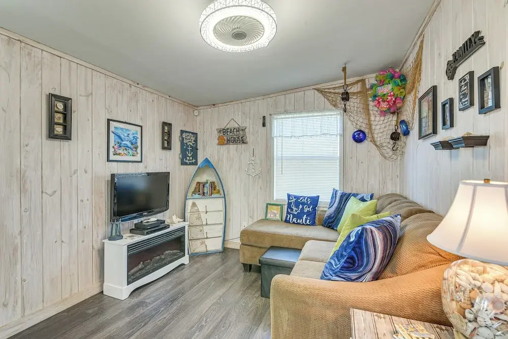 1 Mi to Surfside Beach: Bbq-ready Home in Freeport